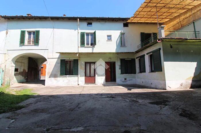 Casa con 5 locali in vendita in Via Mazzini, Castiglione DAdda