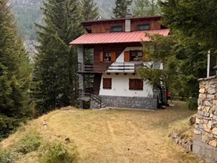 Casa con 8 locali in vendita in San Domenico, Varzo
