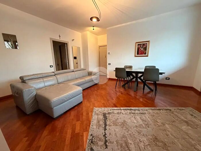 Appartamento trilocale in vendita in Via Taranto, Milano