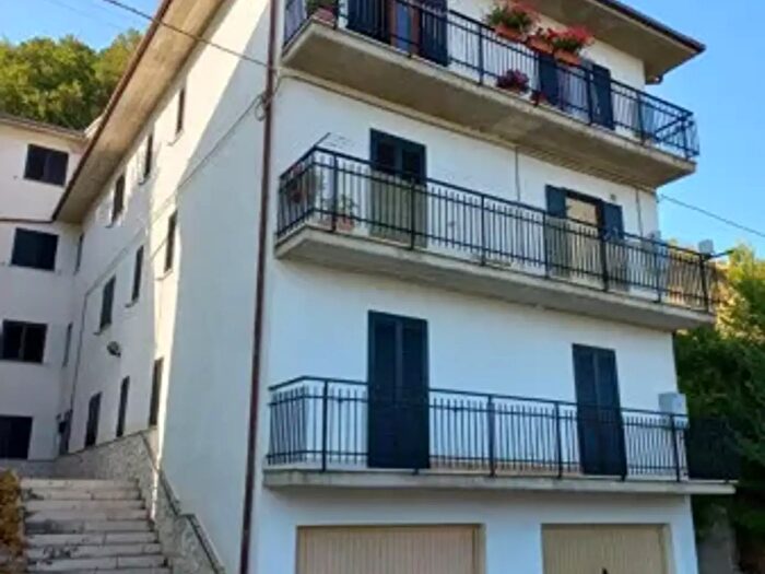 Appartamento quadrilocale in vendita in Via Nazario Sauro, Castel Del Monte