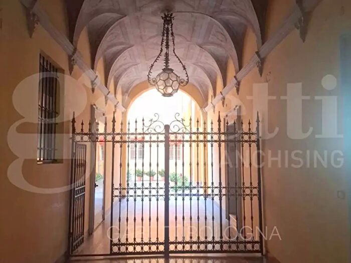 Appartamento bilocale in affitto in Via De' Carbonesi, Bologna