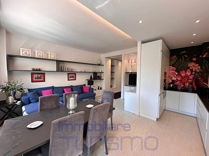 Appartamento quadrilocale in affitto in Viale Ippolito Nievo, Centro, Riccione