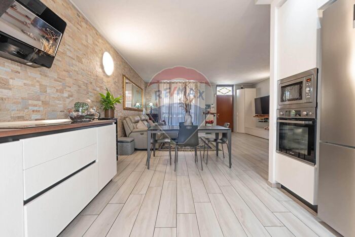 Casa con 6 locali in vendita in Via San Maurizio al Lambro G, Brugherio