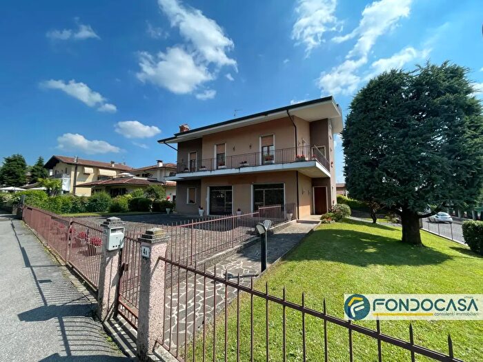 Casa quadrilocale in vendita in Via Silvio Pellico, Passirano