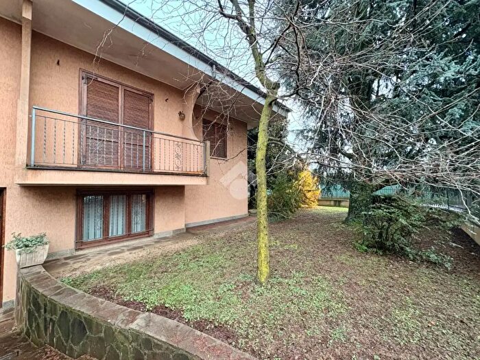 Appartamento quadrilocale in vendita in Via dei Gerani, Verdellino