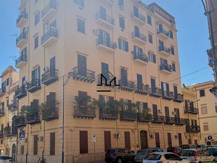 Appartamento trilocale in affitto in Via Giacomo Cusmano, Politeama Ruggiero Settimo, Palermo
