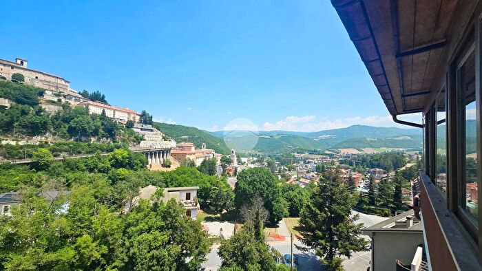 Appartamento trilocale in vendita in Via Roma, Cascia