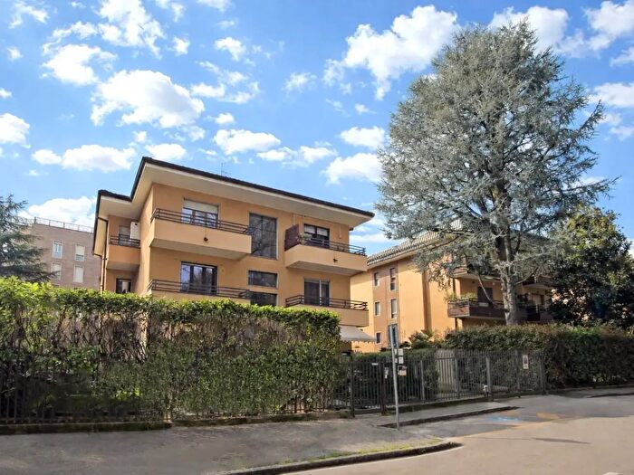 Appartamento trilocale in vendita in Via Parini, Gorgonzola