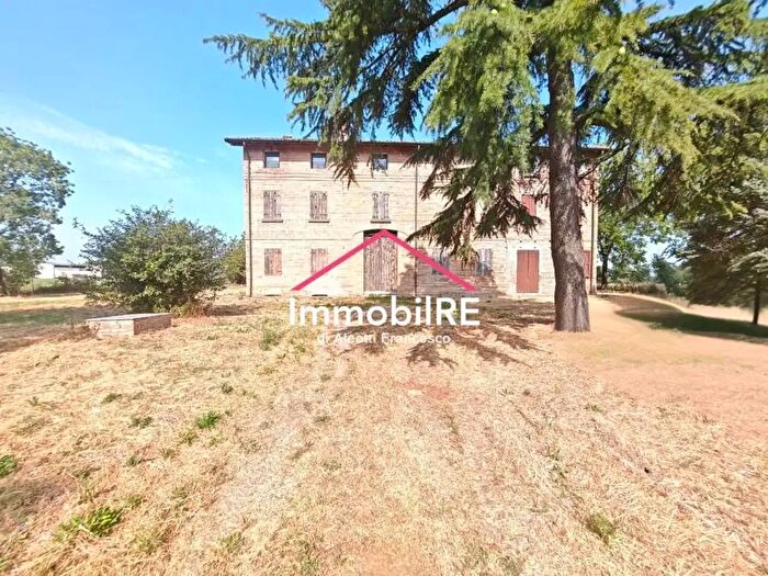 Casa con 10 locali in vendita in Reggio nell'Emilia