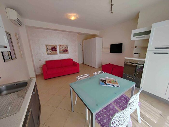 Appartamento monolocale in affitto in via padre ignazio da carrara, Vittoria Apuana, Forte dei Marmi