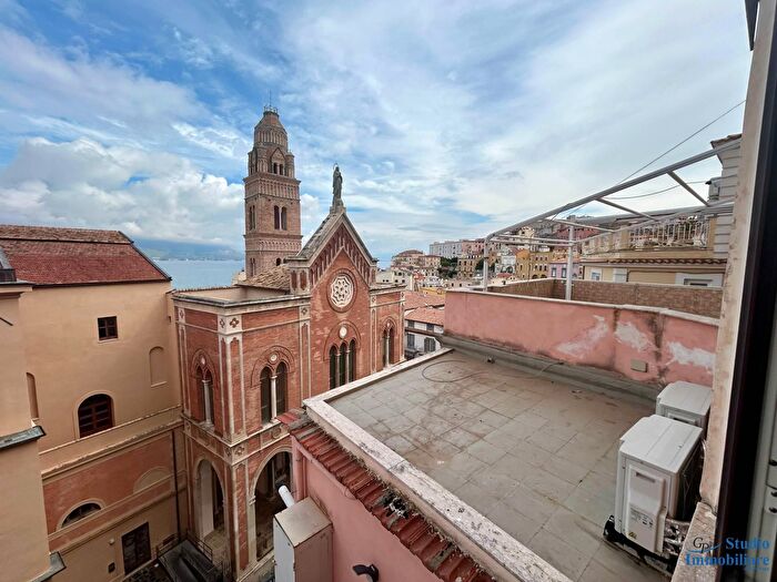 Casa con 8 locali in vendita in Via Salita Colonna, Gaeta