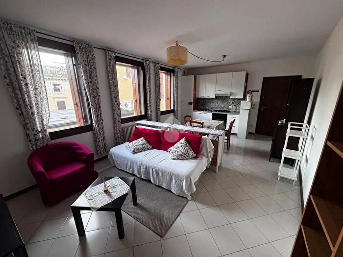 Appartamento trilocale in vendita in Piazza Alessandro Rossi, Schio