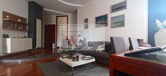 Appartamento con 6 locali in vendita in Napoli