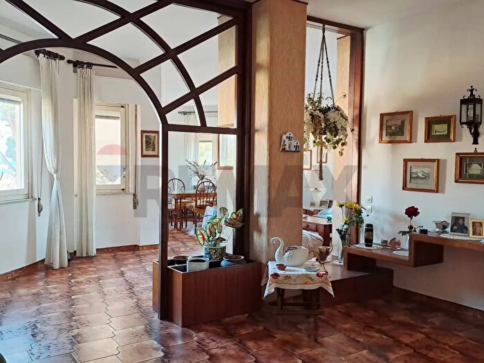 Appartamento con 8 locali in vendita in Via Piano di Gallo, Palermo