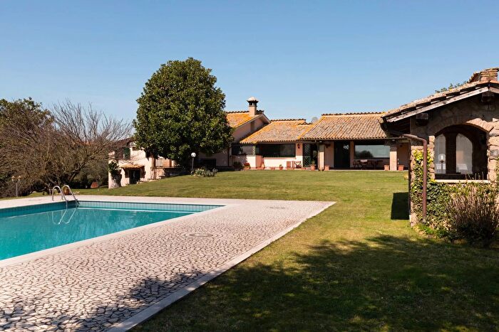 Casa con 10 locali in vendita in Monte Cappelletto, Sacrofano