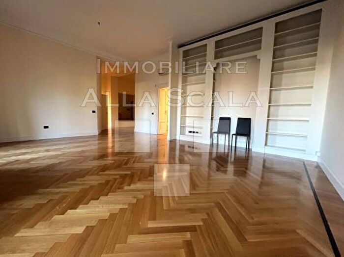 Appartamento con 6 locali in affitto in Largo Quinto Alpini, Milano