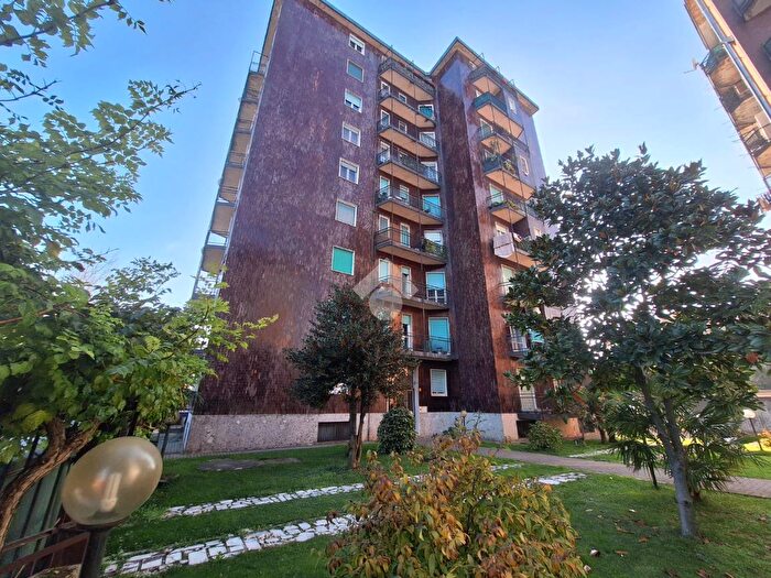 Appartamento trilocale in vendita in Via Palestro, Inveruno