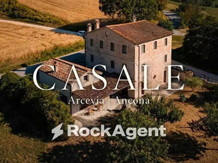 Casa con 6 locali in vendita in Frazione Costa, Arcevia