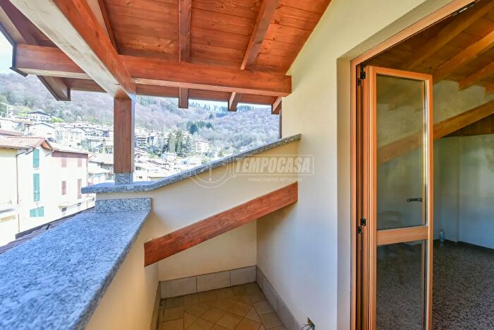 Appartamento trilocale in vendita in Via del Tivano, Sormano