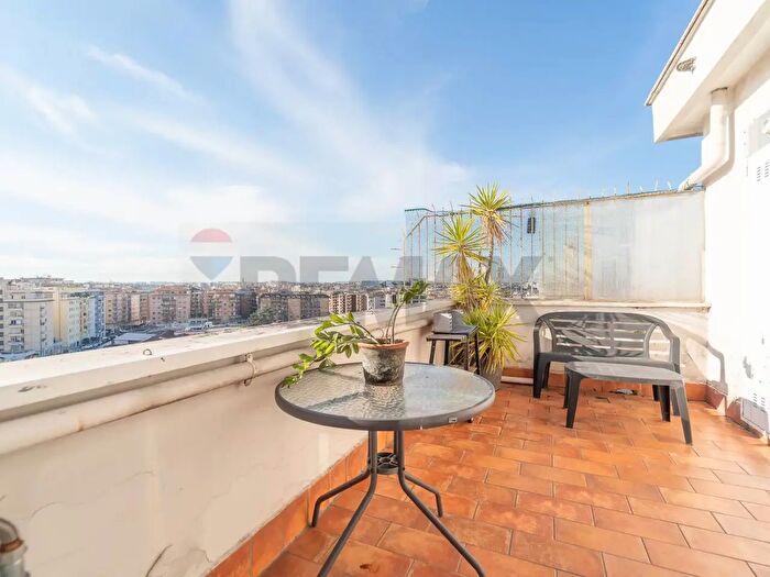 Appartamento trilocale in vendita in Via Galla Placidia, Roma