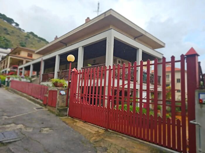 Casa con 9 locali in vendita in Via Porziuncola, Palermo