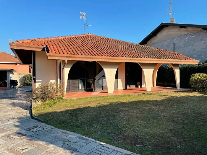 Casa trilocale in vendita in Cardano Al Campo