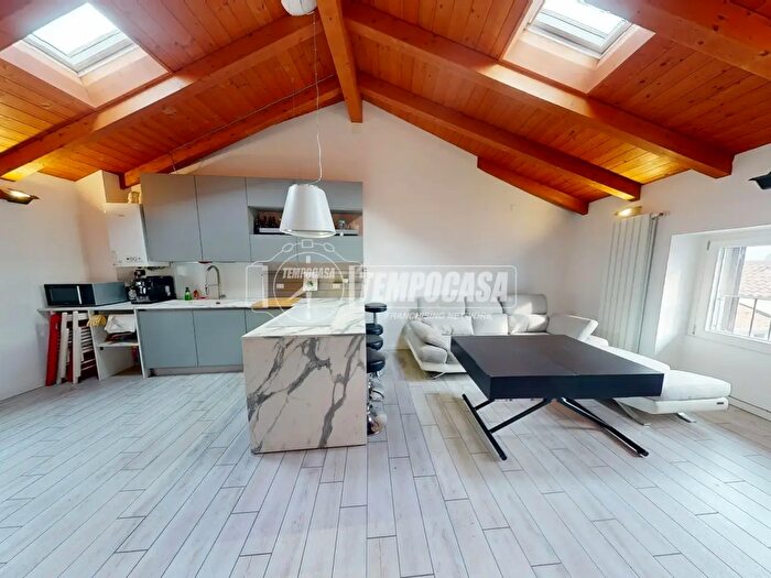 Appartamento trilocale in vendita in Via IV Novembre, Cadorago