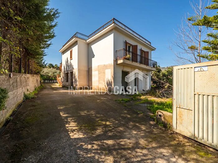 Casa con 12 locali in vendita in Via Cavallacci, Palermo