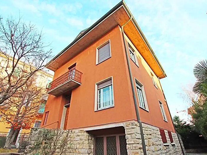 Casa con 9 locali in vendita in Via Santa Lucia, Bergamo