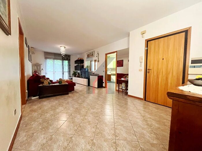 Appartamento con 5 locali in vendita in Via Consolare, Forli