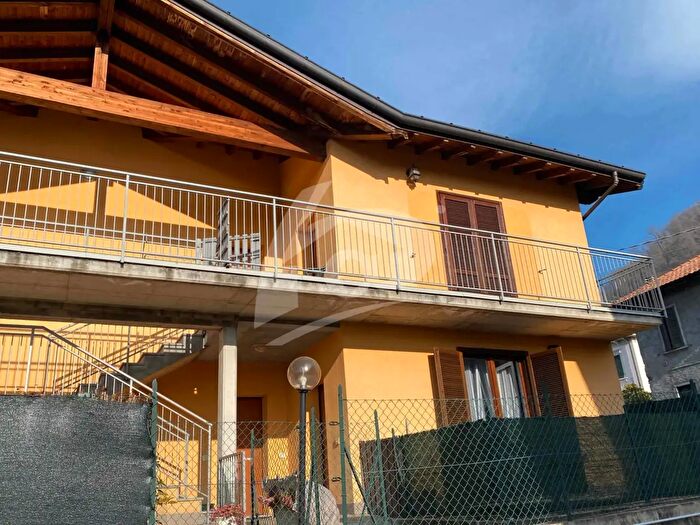 Appartamento bilocale in vendita in Via Giuseppe Mazzini, Sangiano