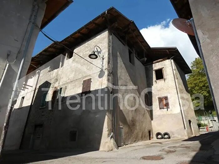 Appartamento con 10 locali in vendita in Via San Filippo, Sella Giudicarie