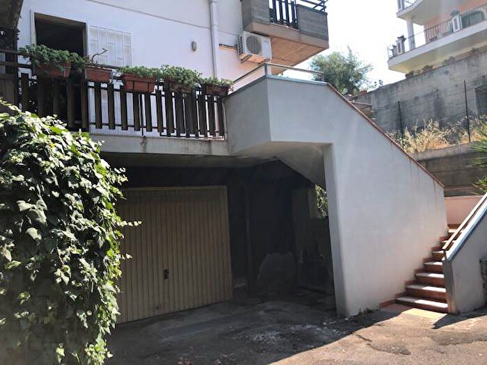 Appartamento bilocale in affitto in Via Principi Riggio, Vambolieri, Aci Catena