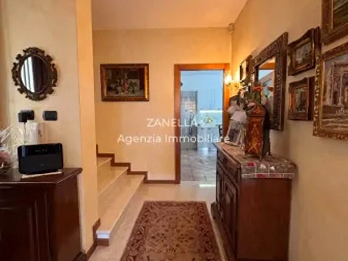 Casa con 6 locali in vendita in Via Giacomo Matteotti, Castelfranco Veneto