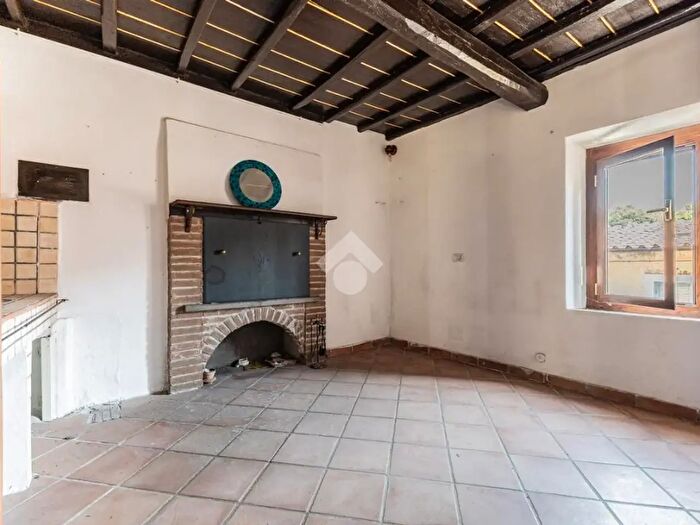 Appartamento quadrilocale in vendita in Via S Antonio, Caprarola