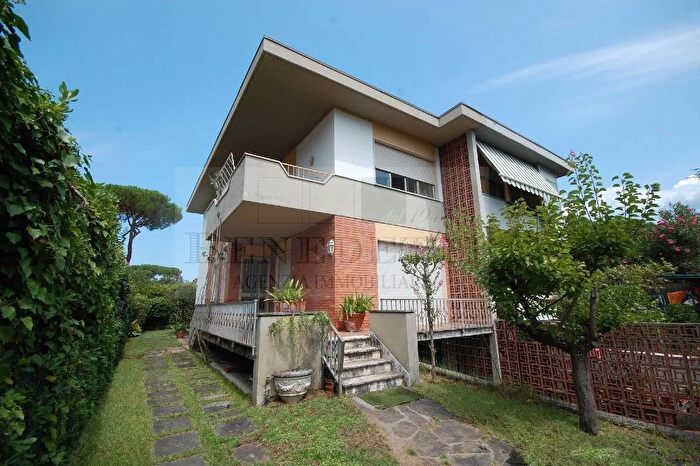 Casa con 6 locali in vendita in Via Cortona, Pietrasanta