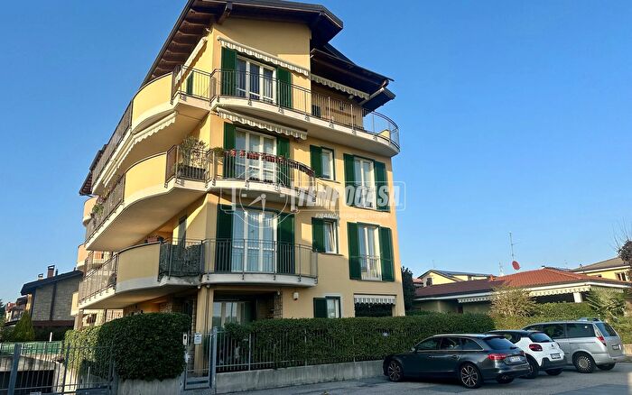 Appartamento trilocale in vendita in Via Tazza E, Usmate Velate