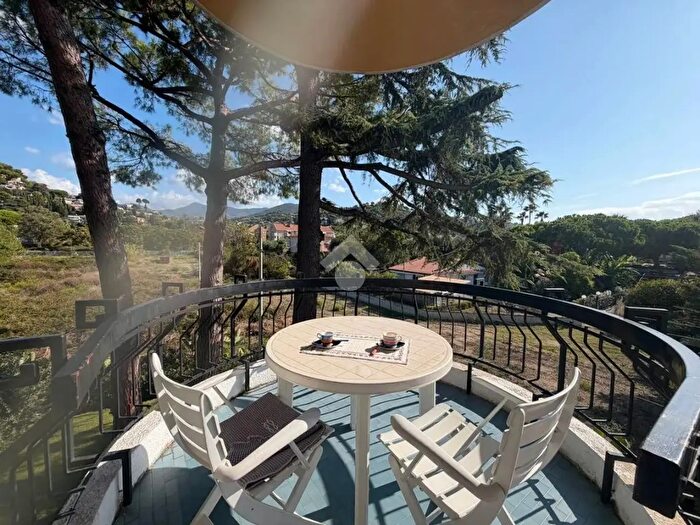 Appartamento bilocale in vendita in Via Giulio Cesare, Bordighera