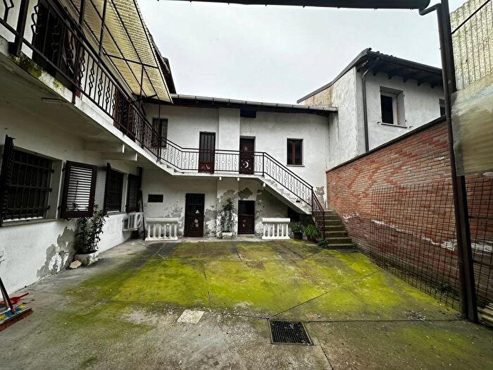 Casa con 6 locali in vendita in Via Tortona SNC, Viguzzolo