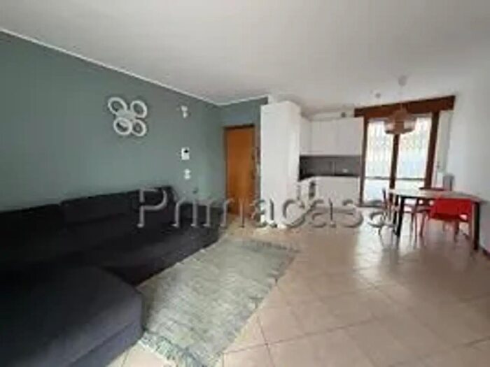 Appartamento trilocale in affitto in Via Curtatone, Verona