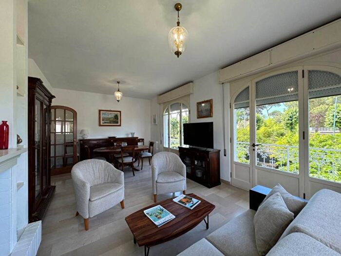 Casa con 6 locali in affitto in Vittoria Apuana, Forte dei Marmi