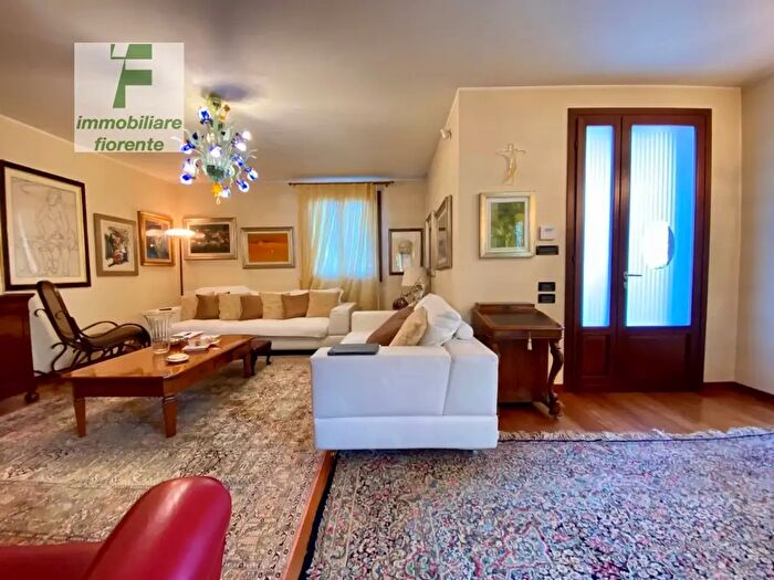 Casa con 6 locali in vendita in Via Roma, Vigodarzere