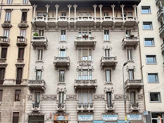 Appartamento trilocale in affitto in Viale Lunigiana, Centrale, Milano