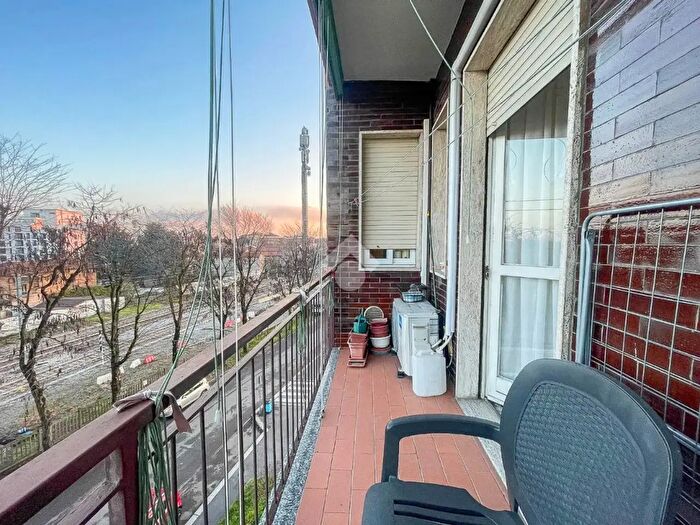 Appartamento bilocale in vendita in Via Pesaro, Milano