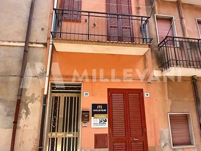 Casa quadrilocale in vendita in Via Nebba, Scicli