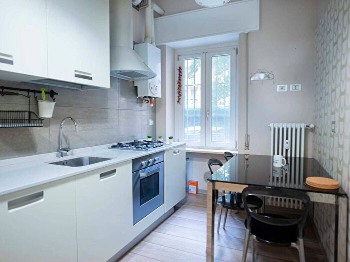 Appartamento con 5 locali in affitto in Viale Caterina da Forlì, Gambara, Milano