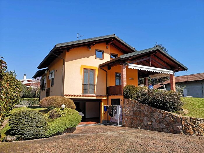 Casa con 6 locali in vendita in Via Filippo Turati Roasio, Roasio