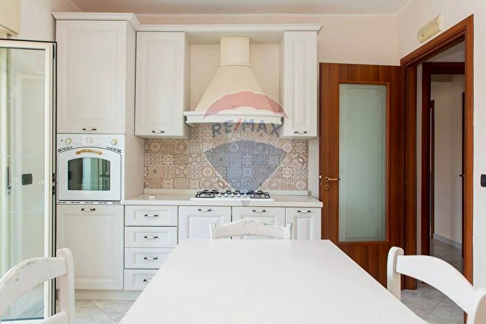 Appartamento quadrilocale in vendita in Via Carico, Acireale