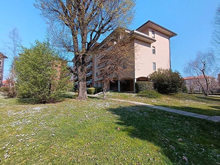 Appartamento trilocale in affitto in Via Francesco Baracca, Santissimi Apostoli, Busto Arsizio