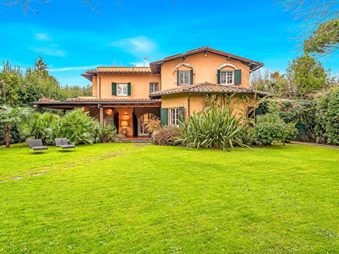 Casa con 6 locali in affitto in Via Cesare Battisti, Centro, Forte dei Marmi